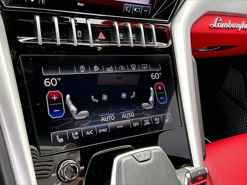Used 2020 Lamborghini Urus image 16