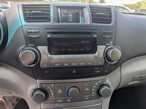 Used 2012 Toyota Highlander SE w/ Tech Pkg image 8