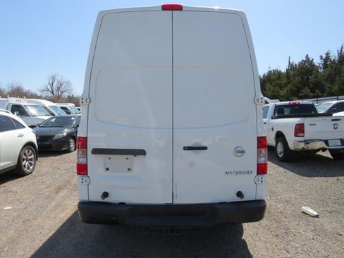 Used 2017 Nissan NV 3500 SV RWD image 5