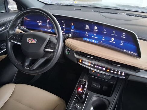Used 2024 Cadillac XT4 Luxury FWD image 16