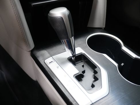 Used 2012 Toyota Camry LE image 18