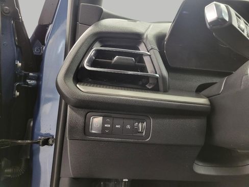Used 2025 Chevrolet Traverse LT AWD/4WD image 10
