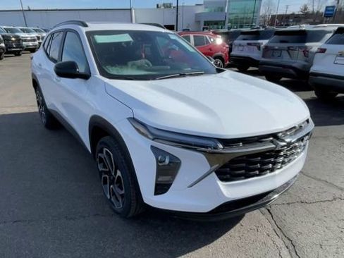 New 2026 Chevrolet Trax RS w/ Sunroof Package image 4