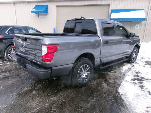 Used 2022 Nissan Titan SV image 7