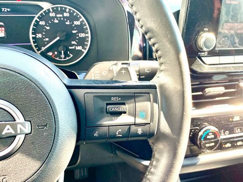 Used 2022 Nissan Pathfinder SV FWD image 30