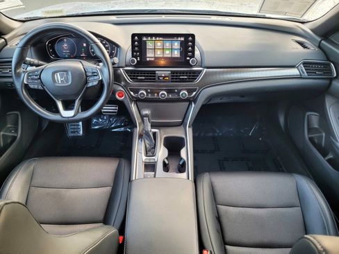 Used 2018 Honda Accord Sport image 10
