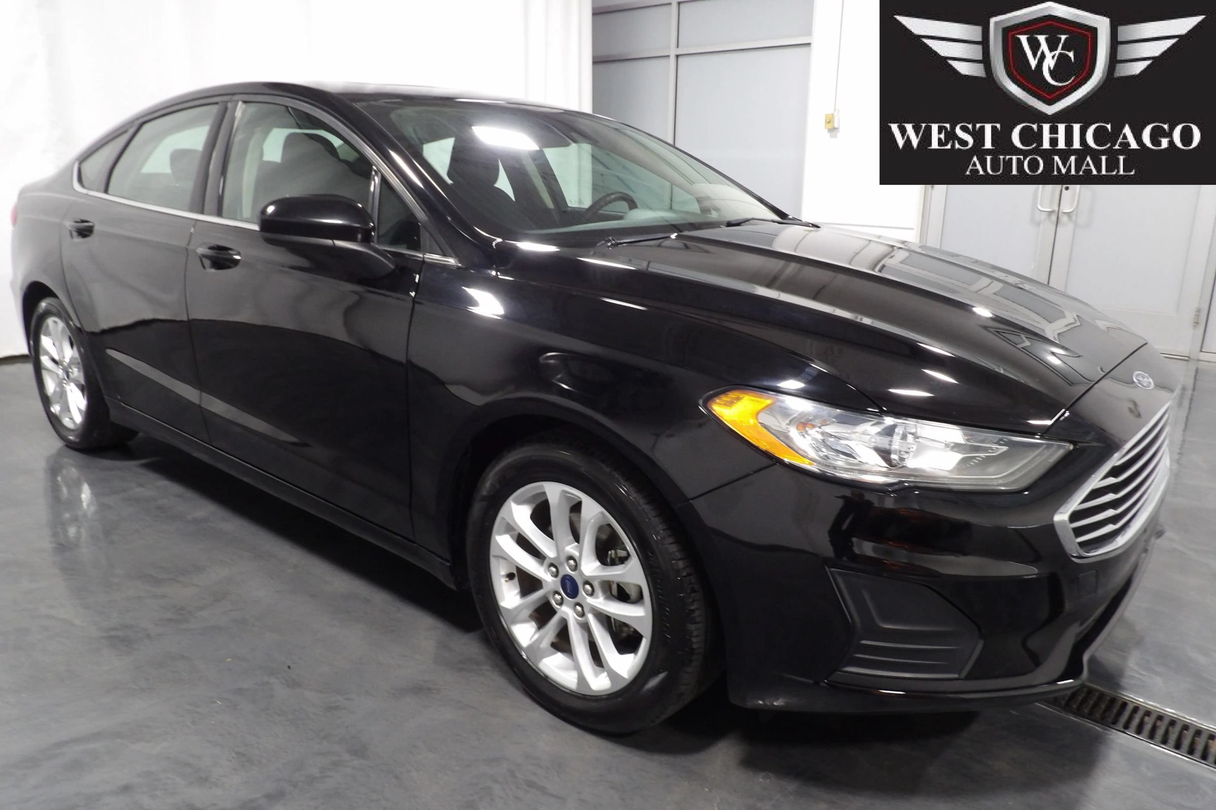 Used 2020 Ford Fusion SE FWD image 1