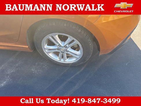 Used 2017 Chevrolet Cruze LT image 10