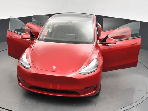 Used 2021 Tesla Model Y Long Range image 32