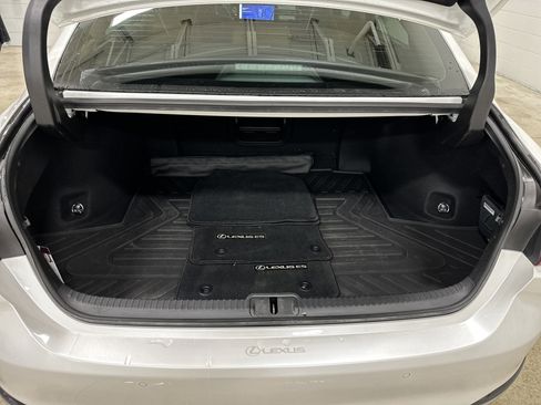 Used 2023 Lexus ES 300h w/ Premium Package image 32