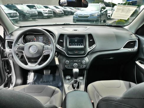 Used 2019 Jeep Cherokee Latitude w/ Popular Appearance Group AWD/4WD image 18