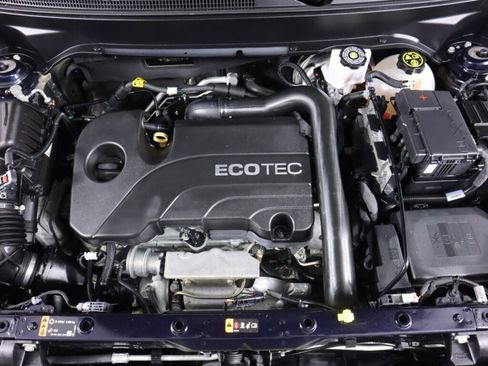 Used 2021 Chevrolet Equinox LT image 36