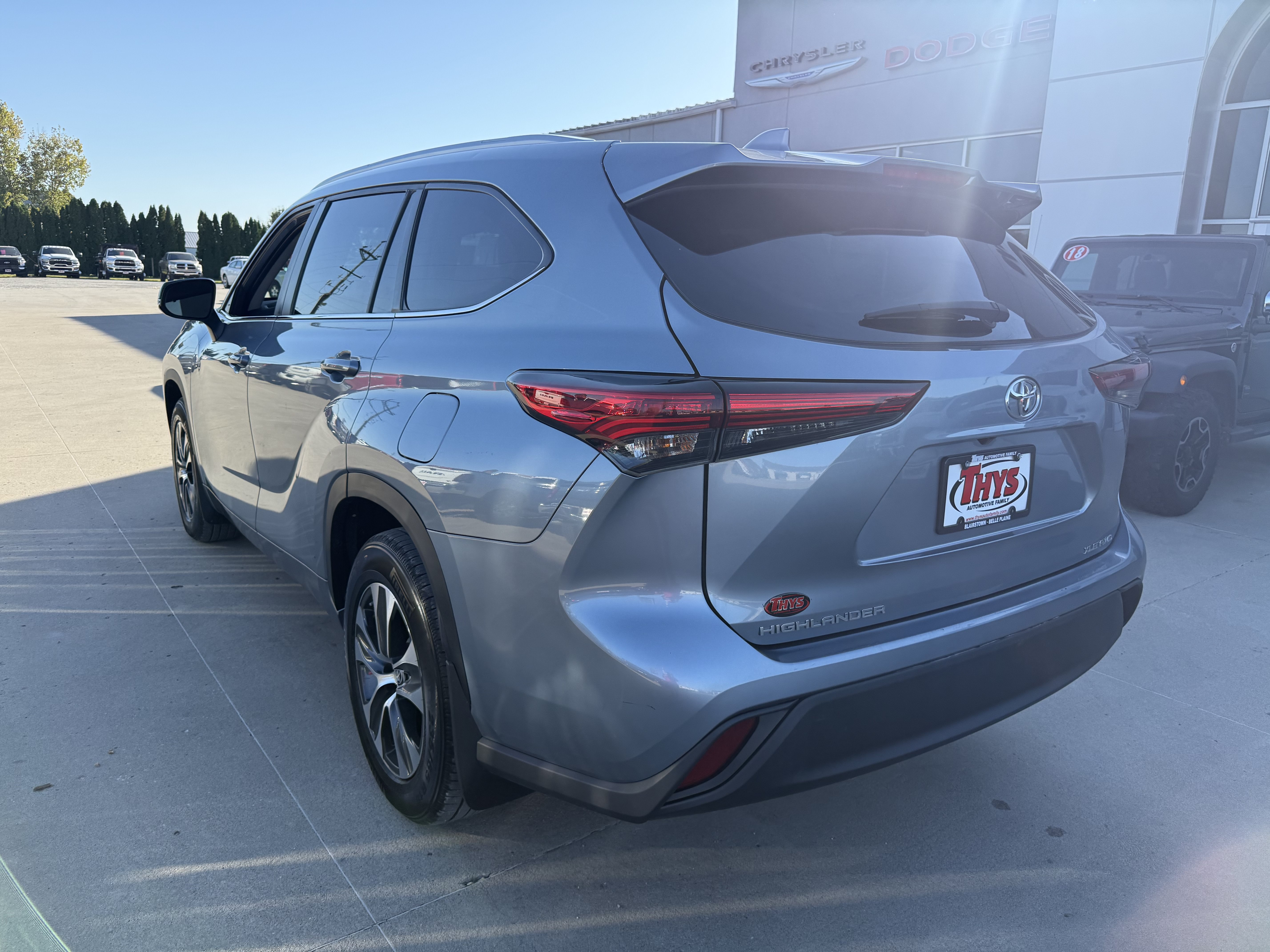 Used 2023 Toyota Highlander XLE AWD/4WD image 37