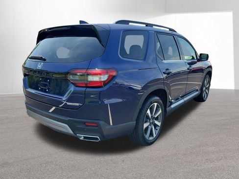 Used 2024 Honda Pilot Touring image 13