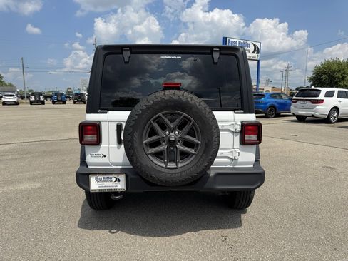 Used 2024 Jeep Wrangler Sport S image 5