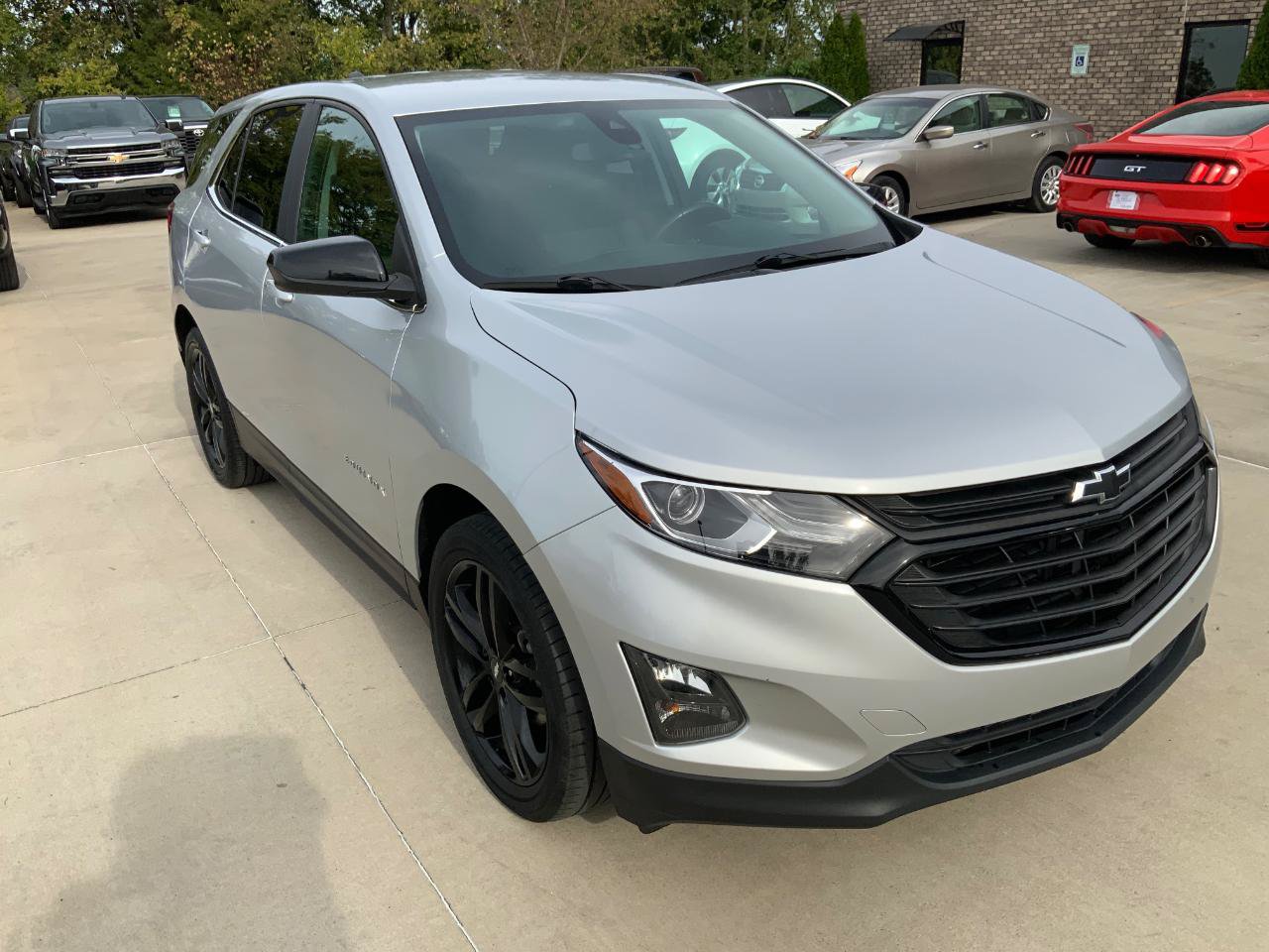Used 2021 Chevrolet Equinox LT FWD image 2