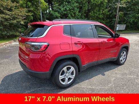 Used 2024 Jeep Compass Latitude w/ Sun and Sound Group AWD/4WD image 9