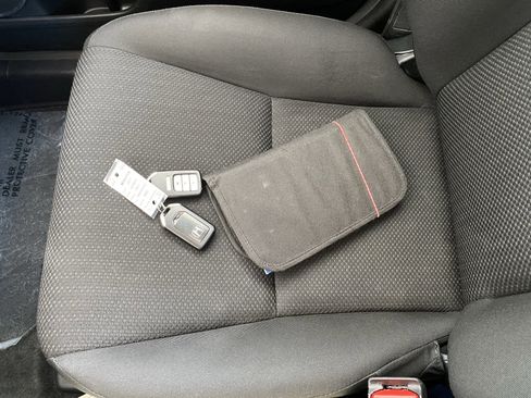 Used 2017 Honda HR-V EX image 9