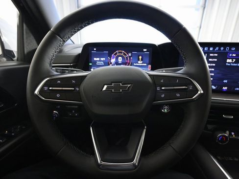 Used 2025 Chevrolet Suburban Z71 w/ Comfort Package image 24