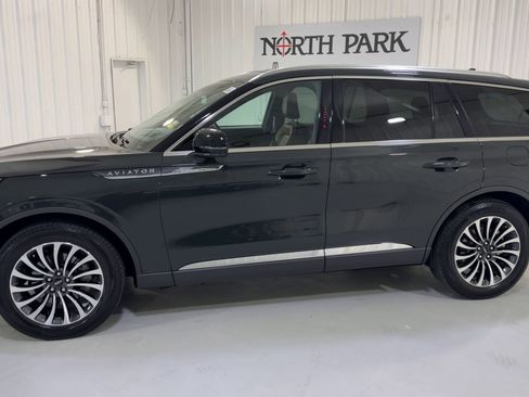 Used 2023 Lincoln Aviator Reserve w/ Equipment Group 201A RWD image 6