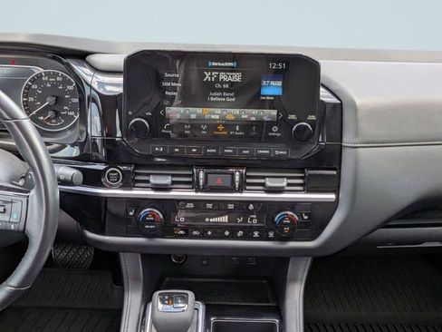 Used 2023 Nissan Pathfinder SL AWD/4WD image 17
