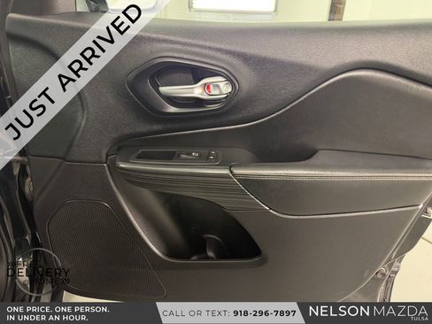 Used 2016 Jeep Cherokee Limited image 42