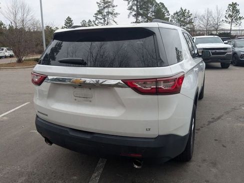 Used 2019 Chevrolet Traverse LT image 3