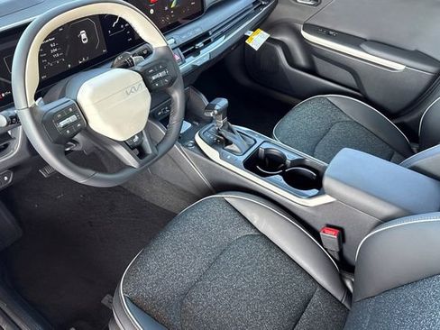 New 2025 Kia K4 GT-Line image 11