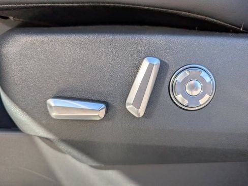 New 2025 Lincoln Navigator Reserve image 16