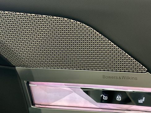 Certified 2023 BMW 740i RWD image 30