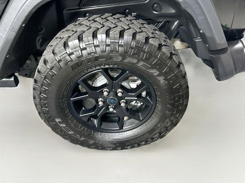 Used 2025 Jeep Wrangler Willys image 11