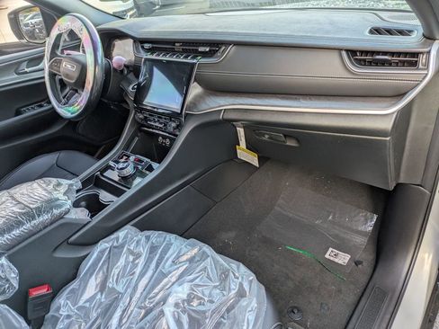 New 2025 Jeep Grand Cherokee Limited w/ Black Appearance Package image 28