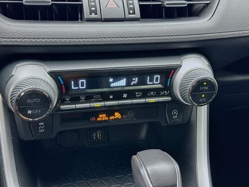 Used 2023 Toyota RAV4 XLE Premium image 12