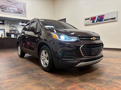 Used 2020 Chevrolet Trax LT FWD image 3