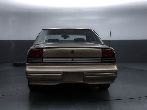 Used 1994 Oldsmobile Cutlass Supreme S image 26