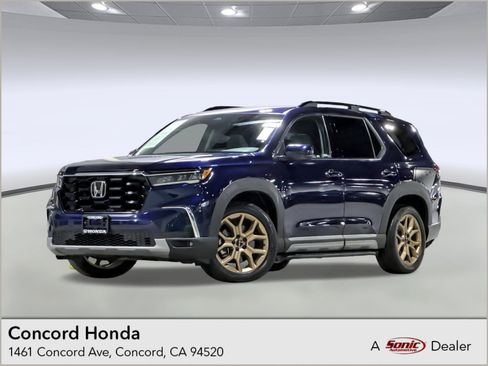 Used 2024 Honda Pilot Touring image 1
