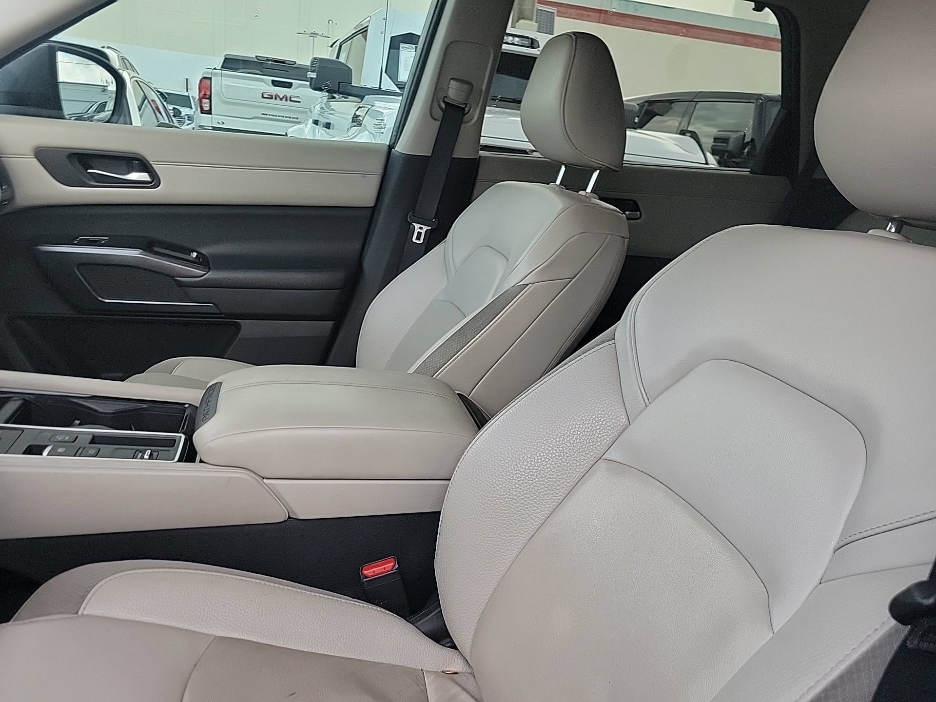 Used 2024 Nissan Pathfinder SL FWD image 21