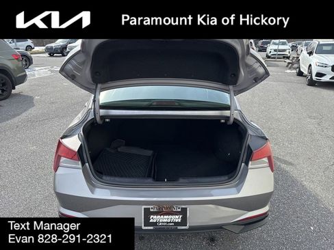 Used 2023 Hyundai Elantra SEL w/ Convenience Package image 10