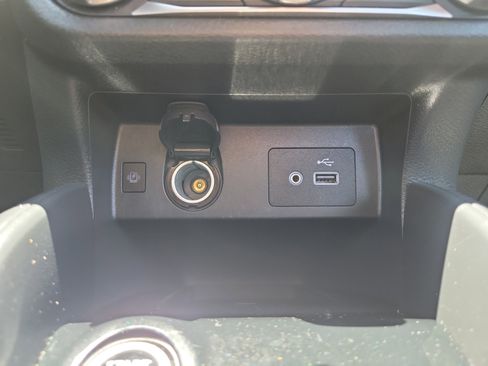 Used 2025 Nissan Versa SV FWD image 28