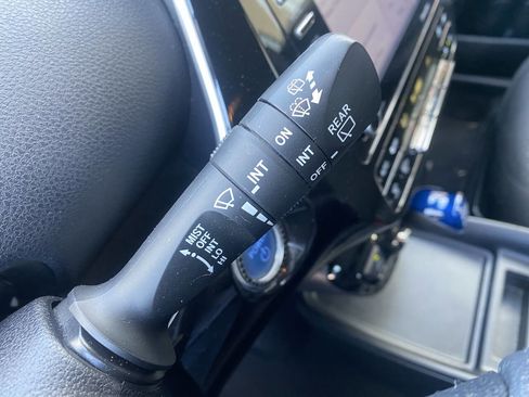 Used 2022 Toyota Prius LE image 36