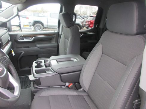 New 2026 GMC Sierra 1500 SLE image 12
