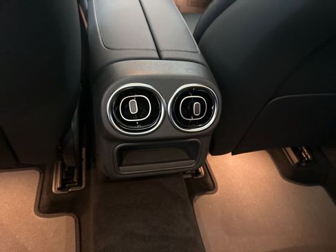 Used 2026 Mercedes-Benz GLC 300 image 21