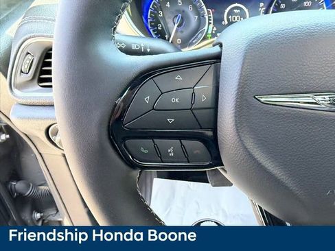 Used 2023 Chrysler Pacifica Limited w/ Uconnect Theater Family Group image 20