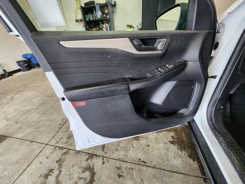 Used 2022 Ford Escape SE FWD image 16