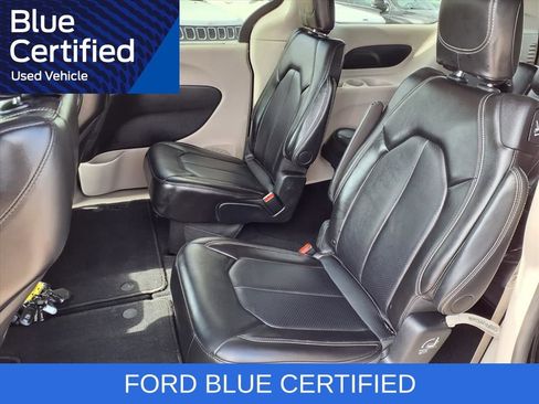 Used 2024 Chrysler Pacifica Touring-L FWD image 27