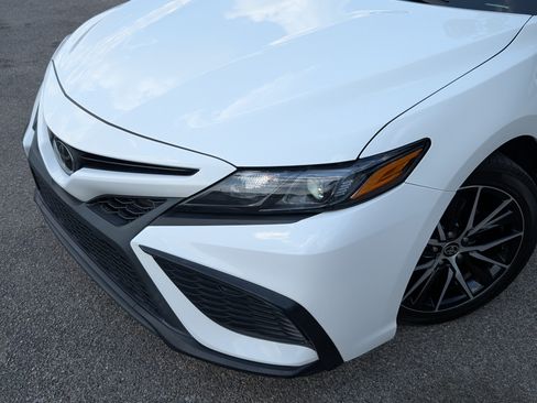 Used 2022 Toyota Camry SE FWD image 14