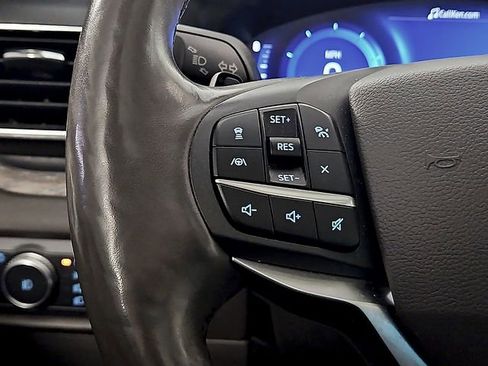 Used 2020 Ford Explorer Platinum w/ Premium Technology Package image 23