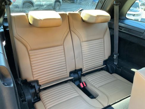 Used 2023 Land Rover Discovery HSE R-Dynamic image 29
