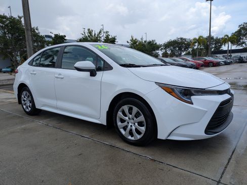 Used 2026 Toyota Corolla LE FWD image 1