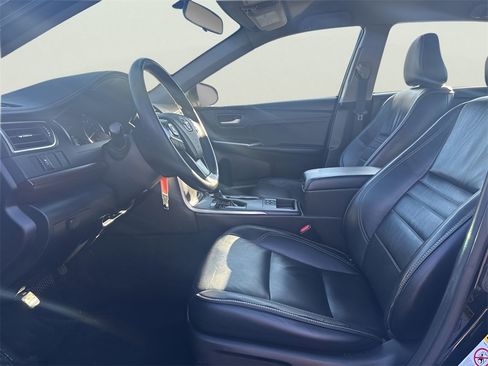 Used 2016 Toyota Camry XLE image 12